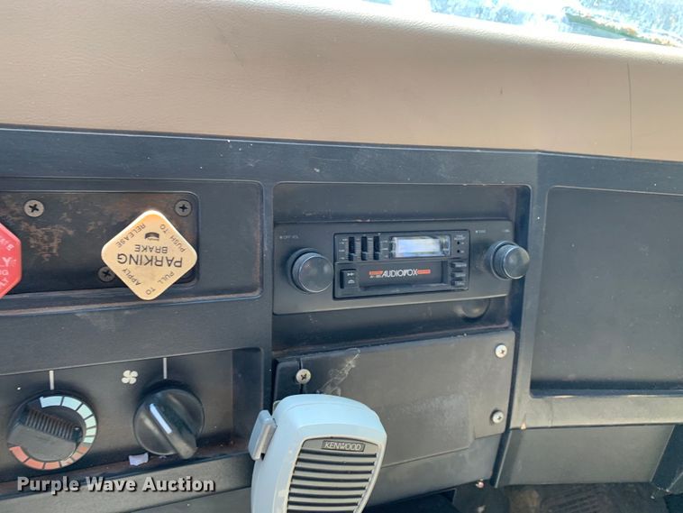 image for item KX9942 1992 International  4600 Crew Cab flatbed truck