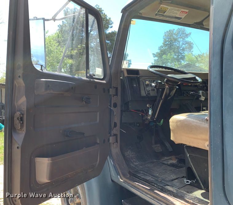 image for item KX9942 1992 International  4600 Crew Cab flatbed truck