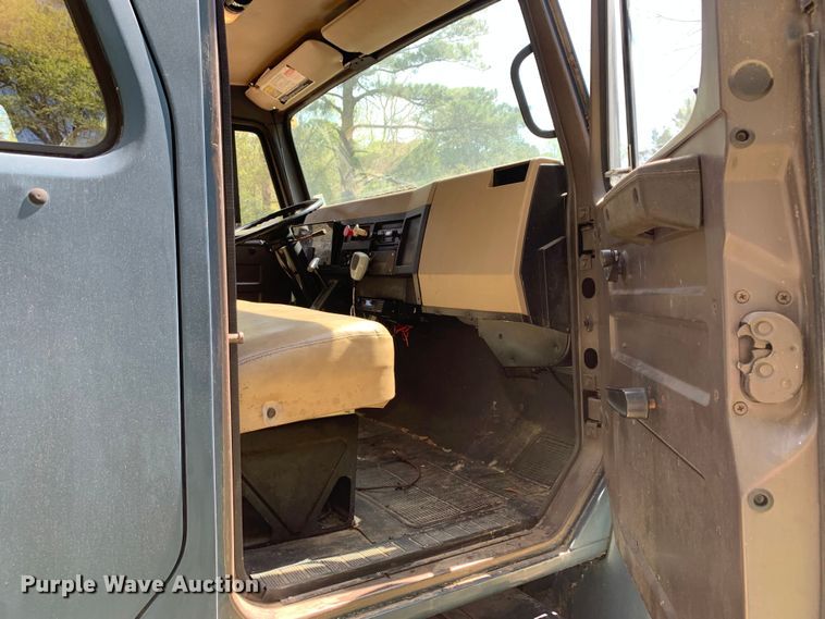 image for item KX9942 1992 International  4600 Crew Cab flatbed truck