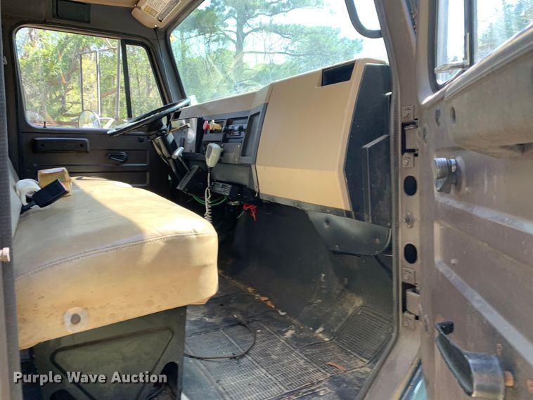 image for item KX9942 1992 International  4600 Crew Cab flatbed truck