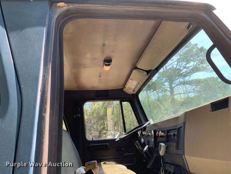 image for item KX9942 1992 International  4600 Crew Cab flatbed truck