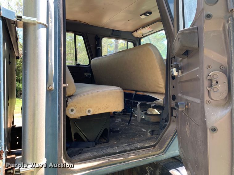 image for item KX9942 1992 International  4600 Crew Cab flatbed truck