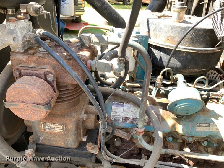 image for item KX9942 1992 International  4600 Crew Cab flatbed truck