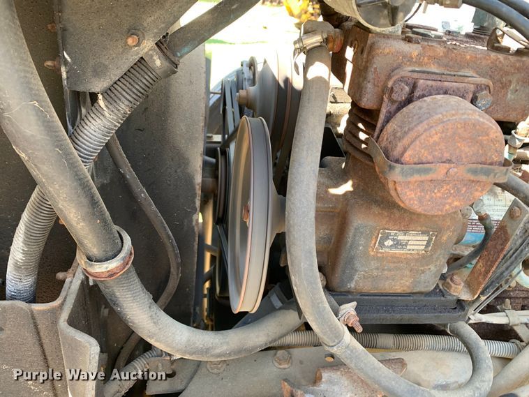 image for item KX9942 1992 International  4600 Crew Cab flatbed truck