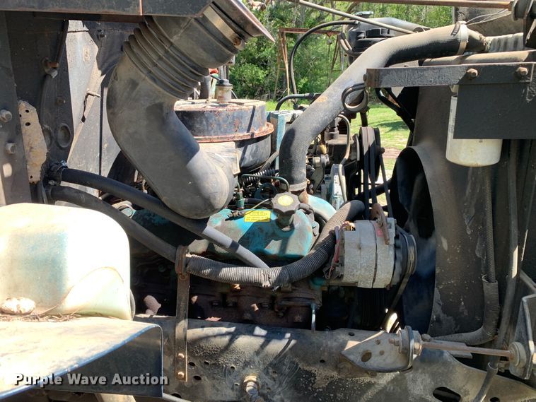 image for item KX9942 1992 International  4600 Crew Cab flatbed truck