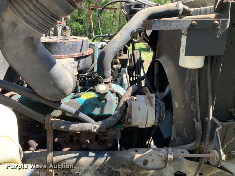 image for item KX9942 1992 International  4600 Crew Cab flatbed truck