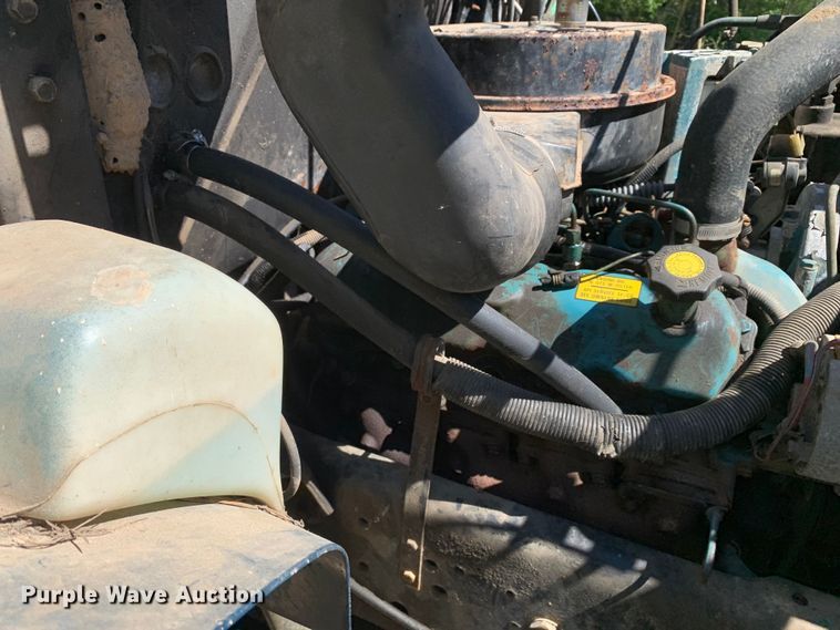 image for item KX9942 1992 International  4600 Crew Cab flatbed truck