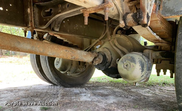 image for item KX9942 1992 International  4600 Crew Cab flatbed truck