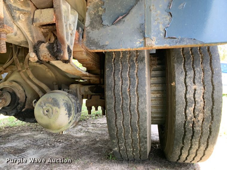 image for item KX9942 1992 International  4600 Crew Cab flatbed truck