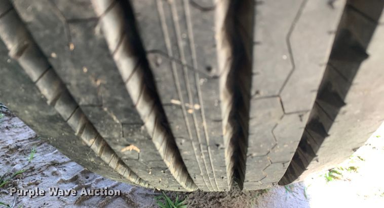 image for item KX9942 1992 International  4600 Crew Cab flatbed truck