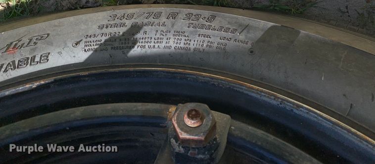 image for item KX9942 1992 International  4600 Crew Cab flatbed truck