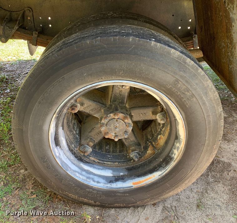 image for item KX9942 1992 International  4600 Crew Cab flatbed truck