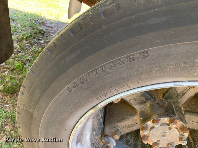 image for item KX9942 1992 International  4600 Crew Cab flatbed truck