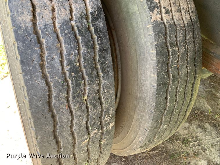 image for item KX9942 1992 International  4600 Crew Cab flatbed truck