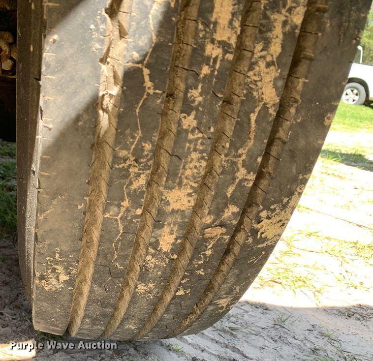 image for item KX9942 1992 International  4600 Crew Cab flatbed truck