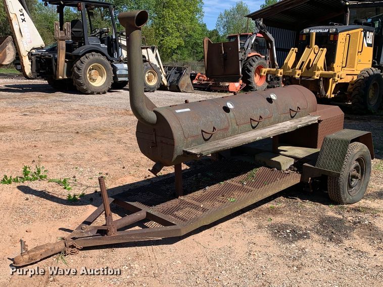 image for item KX9944 Smoker trailer