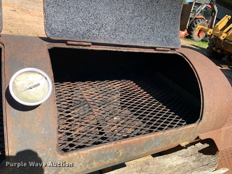 image for item KX9944 Smoker trailer