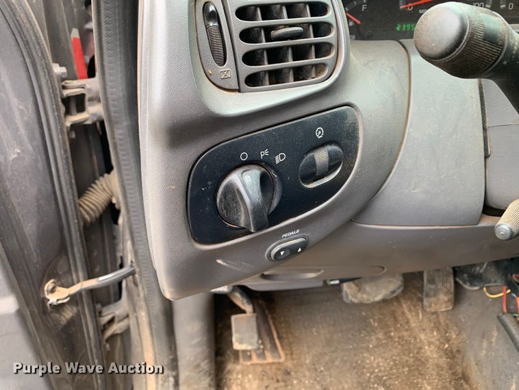 image for item KX9966 2003 Ford F150 SuperCrew pickup truck