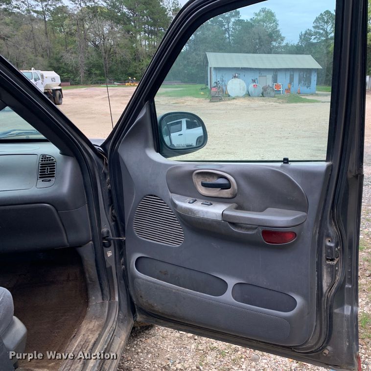 image for item KX9966 2003 Ford F150 SuperCrew pickup truck