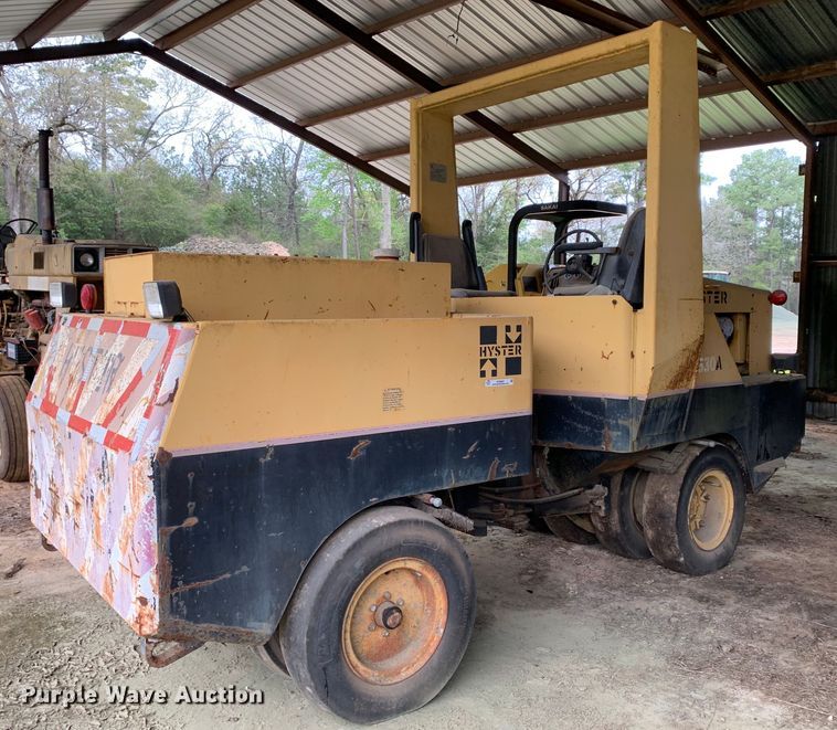 image for item KX9967 Hyster  C530A pneumatic roller