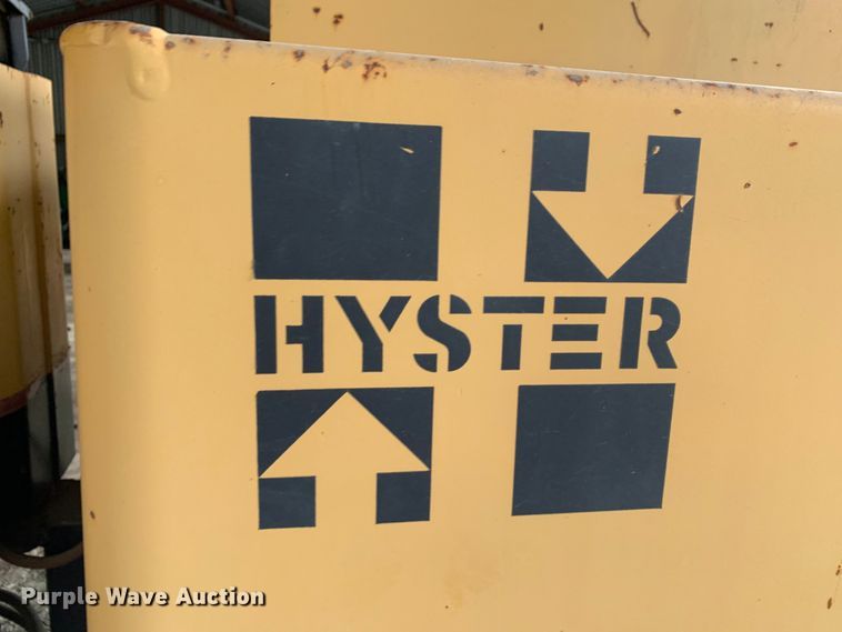 image for item KX9967 Hyster  C530A pneumatic roller