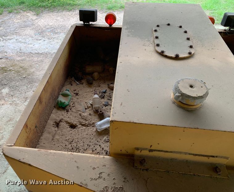 image for item KX9967 Hyster  C530A pneumatic roller