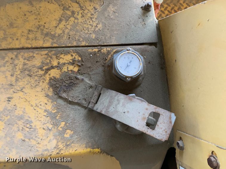 image for item KX9967 Hyster  C530A pneumatic roller