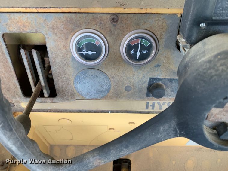 image for item KX9967 Hyster  C530A pneumatic roller