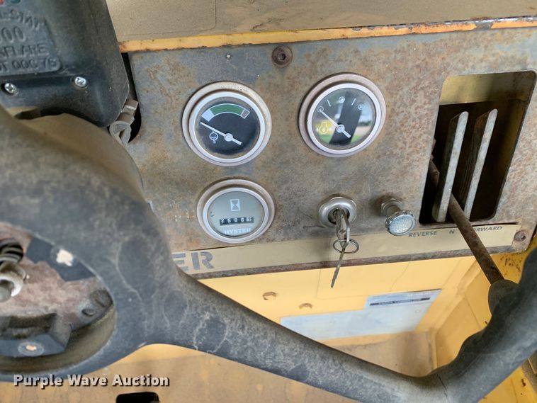 image for item KX9967 Hyster  C530A pneumatic roller