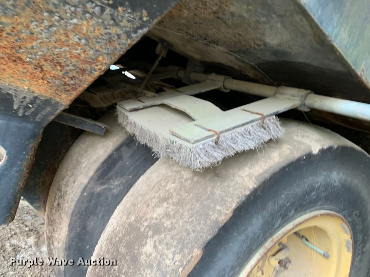 image for item KX9967 Hyster  C530A pneumatic roller