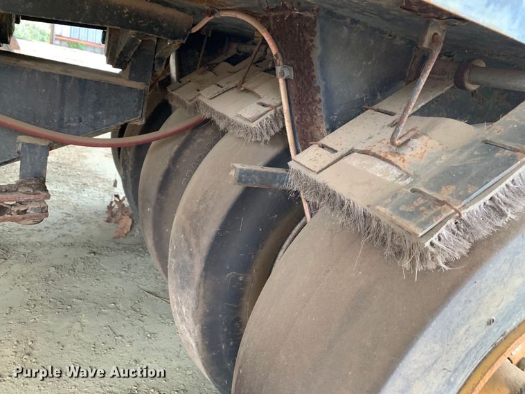 image for item KX9967 Hyster  C530A pneumatic roller