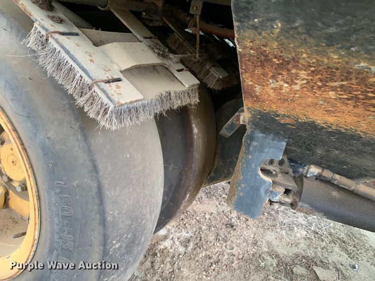 image for item KX9967 Hyster  C530A pneumatic roller