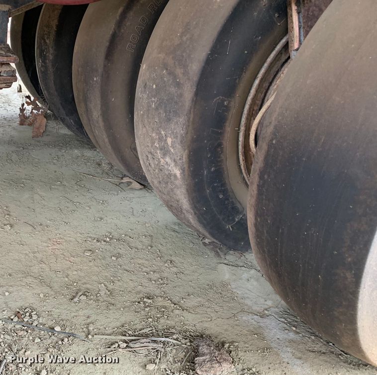 image for item KX9967 Hyster  C530A pneumatic roller