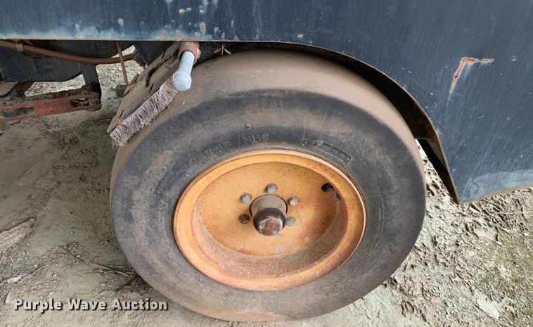 image for item KX9967 Hyster  C530A pneumatic roller