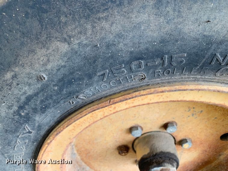 image for item KX9967 Hyster  C530A pneumatic roller