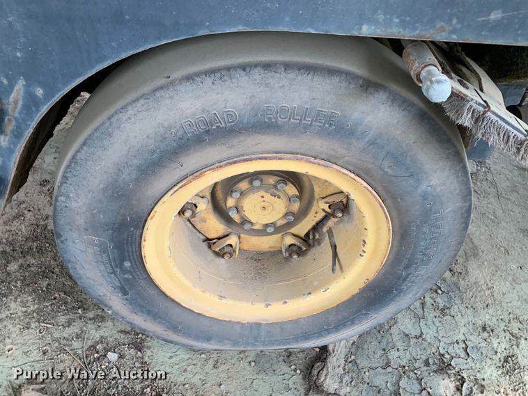 image for item KX9967 Hyster  C530A pneumatic roller