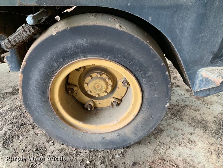 image for item KX9967 Hyster  C530A pneumatic roller