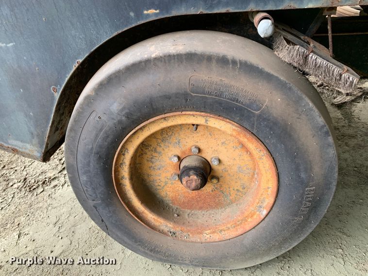 image for item KX9967 Hyster  C530A pneumatic roller