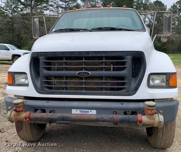 image for item KX9968 2001 Ford  F750 Super Duty tank truck