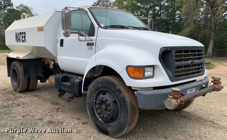 image for item KX9968 2001 Ford  F750 Super Duty tank truck