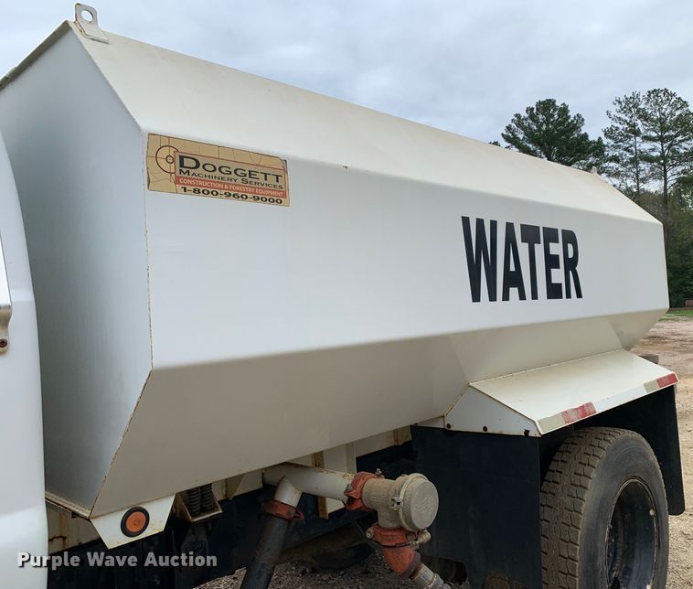 image for item KX9968 2001 Ford  F750 Super Duty tank truck