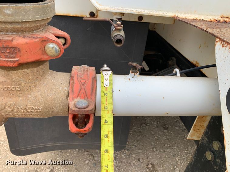 image for item KX9968 2001 Ford  F750 Super Duty tank truck