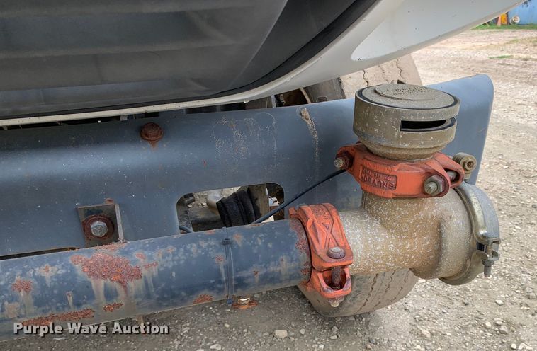 image for item KX9968 2001 Ford  F750 Super Duty tank truck