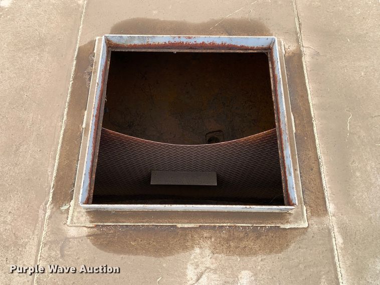 image for item KX9968 2001 Ford  F750 Super Duty tank truck