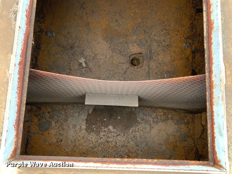 image for item KX9968 2001 Ford  F750 Super Duty tank truck