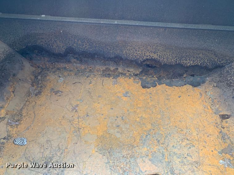 image for item KX9968 2001 Ford  F750 Super Duty tank truck