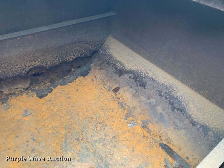 image for item KX9968 2001 Ford  F750 Super Duty tank truck