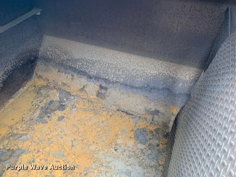 image for item KX9968 2001 Ford  F750 Super Duty tank truck