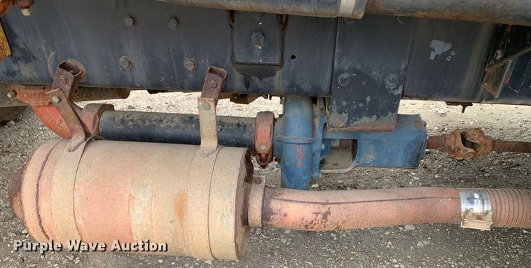 image for item KX9968 2001 Ford  F750 Super Duty tank truck