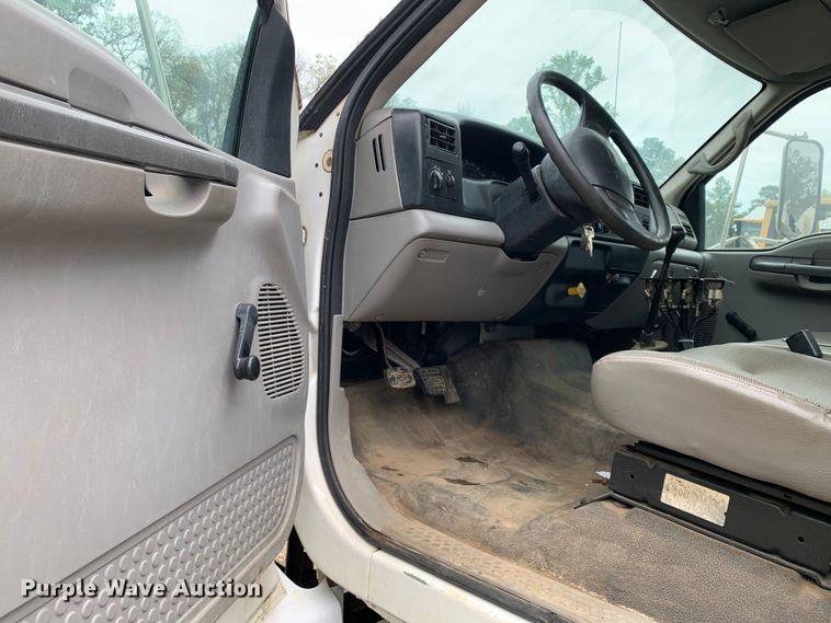 image for item KX9968 2001 Ford  F750 Super Duty tank truck